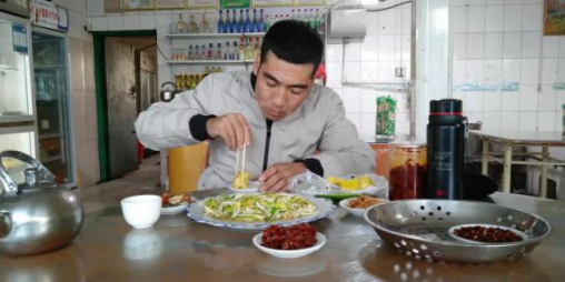 王影：跨越寒溫兩帶 15年運(yùn)輸“淘金”之路307.png