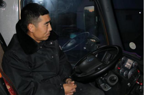 王影：跨越寒溫兩帶 15年運(yùn)輸“淘金”之路530.png