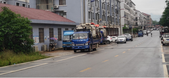 麥客老羅生意這么好？ 七臺駿鈴為何還年年換車！637.png