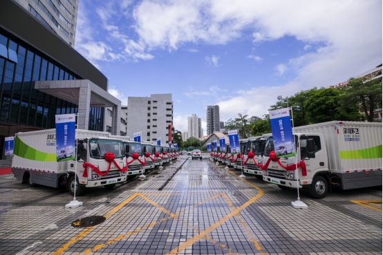 【宣傳通稿-終】支承環(huán)保大業(yè)、共筑綠色未來(lái)——江淮汽車首批51臺(tái)新能源商用車交付深圳支氏環(huán)保1613.png